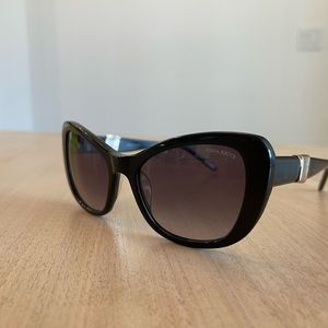 Nina Ricci Cat eye Sunglasses
VNR3238H C01